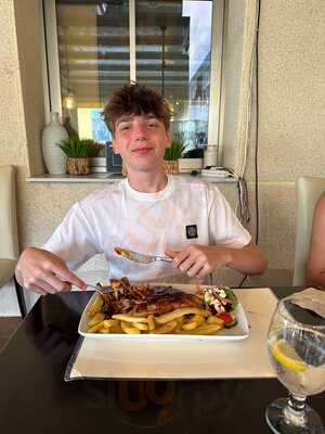 Tipsy Terrace Bar & Bistro