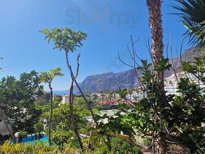 Tipsy Terrace Bar & Bistro