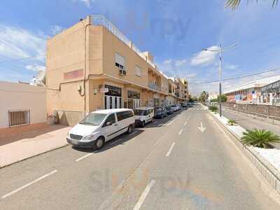 Charlotte's Bar & Restaurant