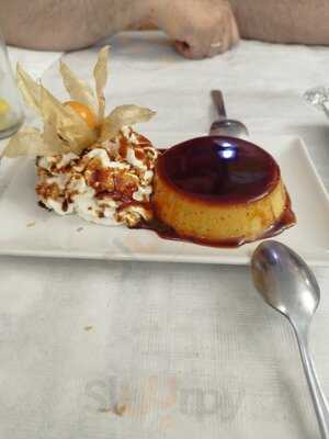 Abuela María Cuatro Esquinas Bar