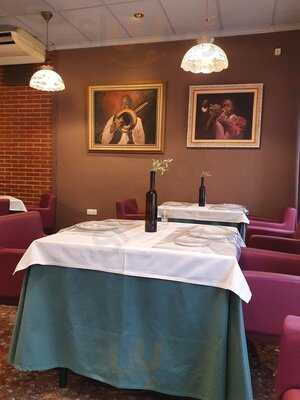 Restaurante Com En Casa Silla