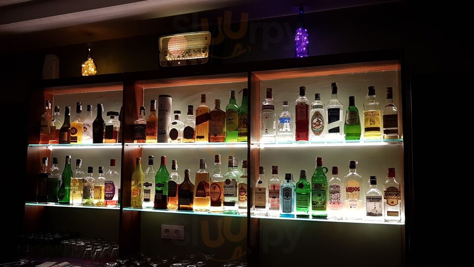 Bar Cafeteria New Lennon