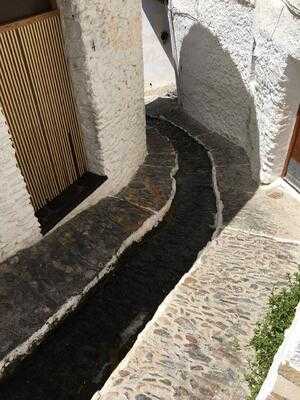 Tienda-bodega El Barranco