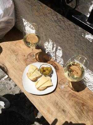 Tienda-bodega El Barranco