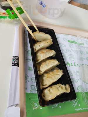 Noodle And Sushi Bar