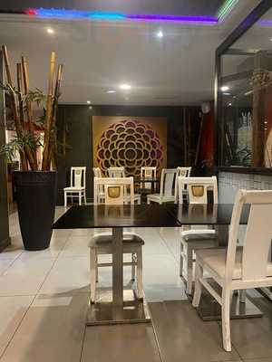 Noodle And Sushi Bar