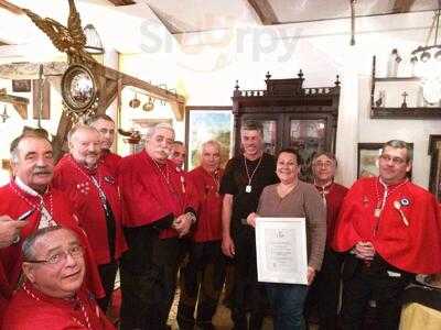 Los Almendros, Restaurante Asador