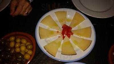 Los Almendros, Restaurante Asador