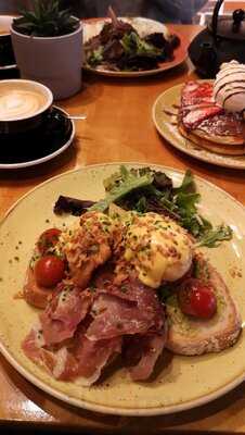 Zenith Brunch & Cocktails