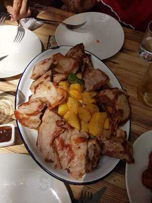 Taberna Tres Hermanos