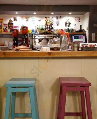 La Revoltosa Libros Y Café