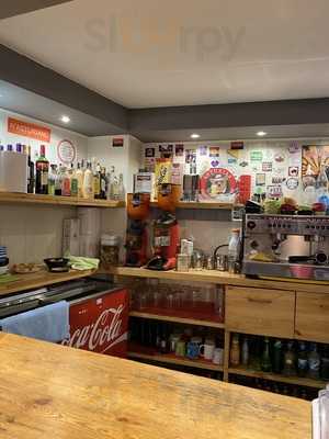 La Revoltosa Libros Y Café