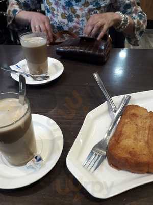 La Fuente De Los Peces