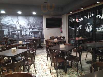 La Fuente De Los Peces