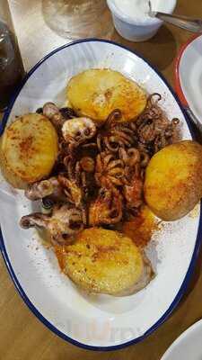 Taberna Tres Hermanos