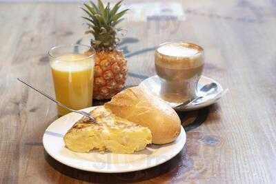 Taberna Tres Hermanos