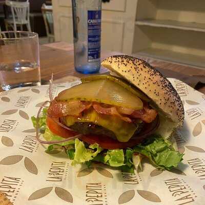 La Pepita Burger Bar Oviedo - Photo 7