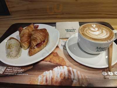 Manolo Bakes