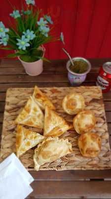 Empanadas Argentinas La Cumbrecita Y Pollos Asados Al Chimichurri