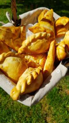 Empanadas Argentinas La Cumbrecita Y Pollos Asados Al Chimichurri
