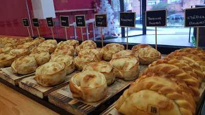 Empanadas Argentinas La Cumbrecita Y Pollos Asados Al Chimichurri
