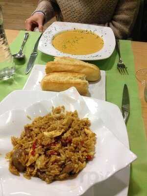 Las Fuentes Del Atrio