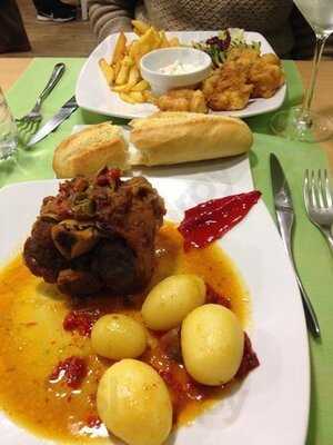 Las Fuentes Del Atrio