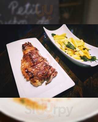 Le Petit Bistro De Carol