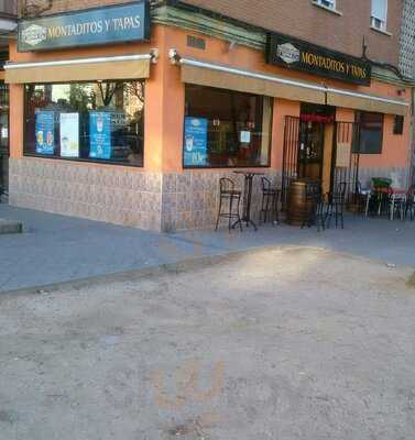 Montaditos Y Tapas