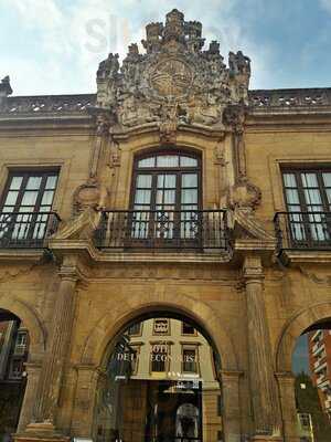 Hotel De La Reconquista