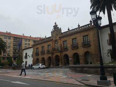 Hotel De La Reconquista