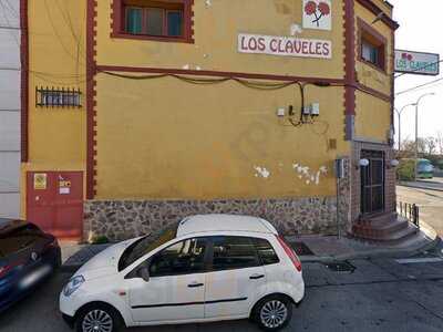Los Claveles Los Manueles