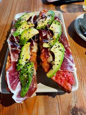 La General Bistró & Café