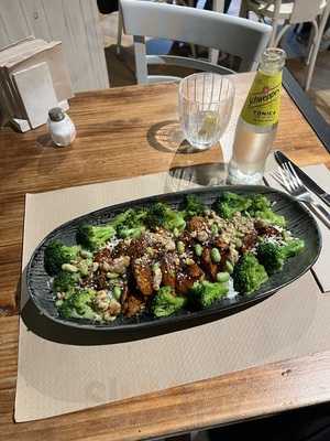 La General Bistró & Café