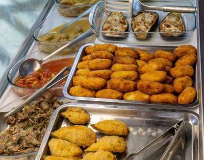 Asador De Pollos La Roca