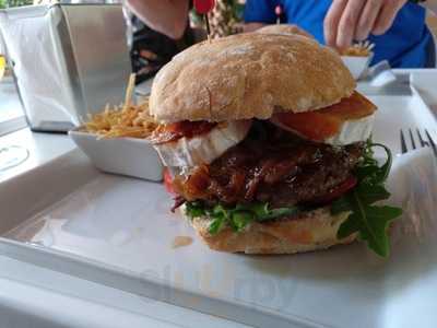 Sarah's Cafeteria / Restaurante