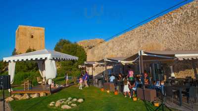 Las Caballerizas Del Castillo De Lorca