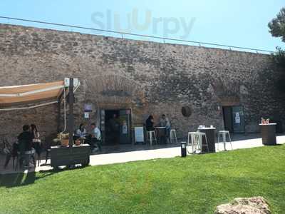 Las Caballerizas Del Castillo De Lorca