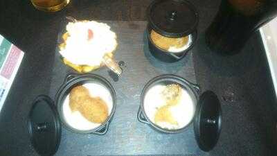 Tinta Roja, Tapas Y Vinos