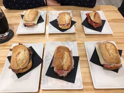 Montelueño Comes Y Cañas