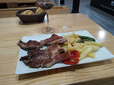 Montelueño Comes Y Cañas