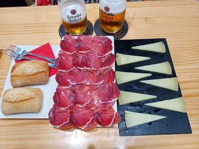 Montelueño Comes Y Cañas