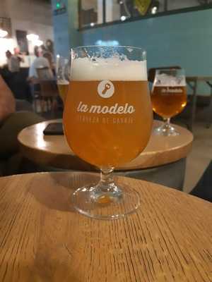 La Modelo Cerveza De Garaje