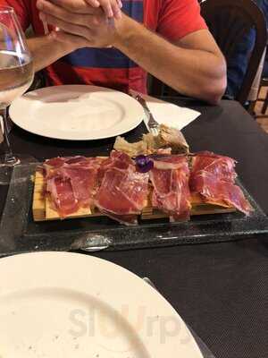 La Ostra Parrilla & Pulpería