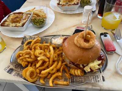 Vista Sports & Cafe Bar