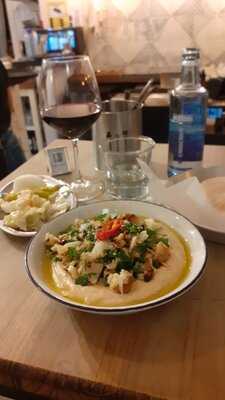 La Hummuseria