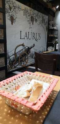 Lauros