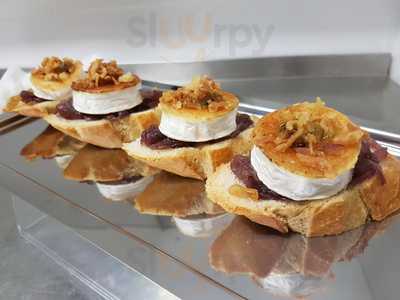 The Green Dog Cafe & Bar