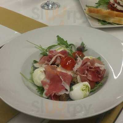 Café Bar Poppy"s Piza