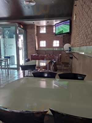 Café Bar Poppy"s Piza